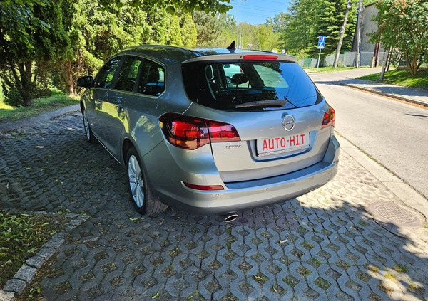 Opel Astra cena 25900 przebieg: 222000, rok produkcji 2012 z Zakroczym małe 562